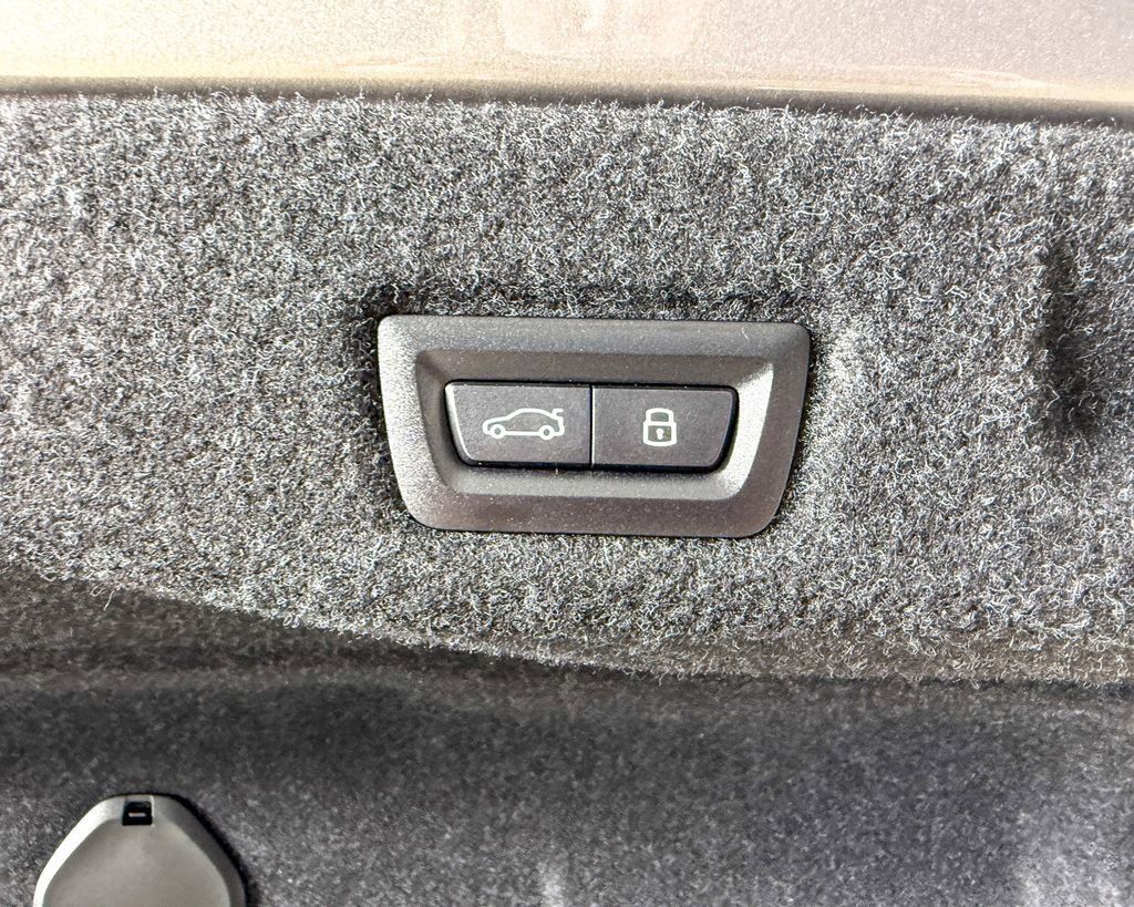 Thumbnail: 2025 BMW 5 Series - 26