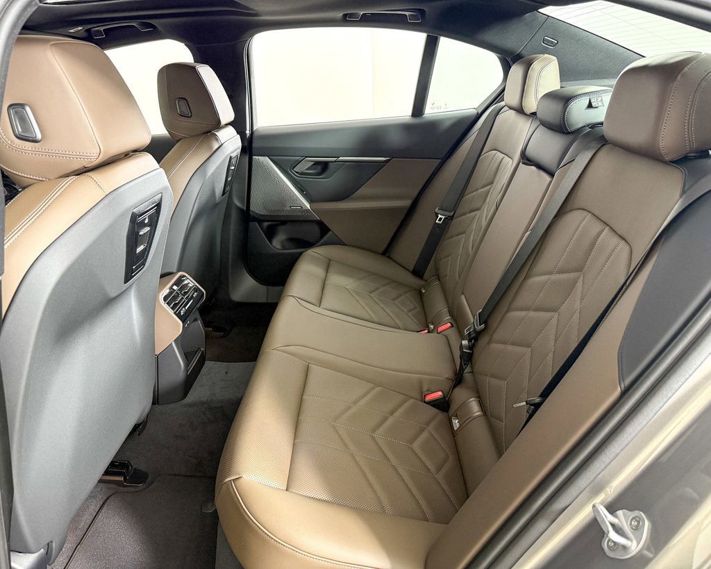 Thumbnail: 2025 BMW 5 Series - 35