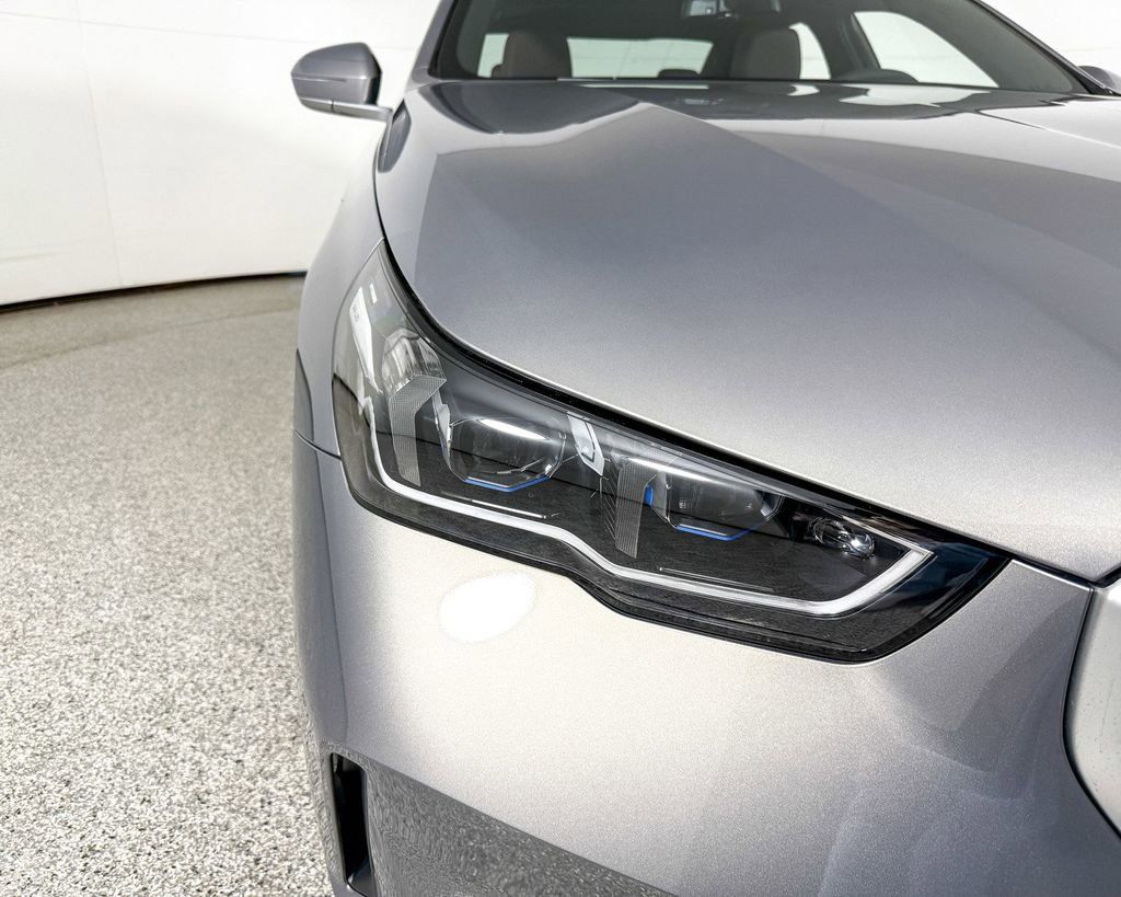 Thumbnail: 2025 BMW 5 Series - 7