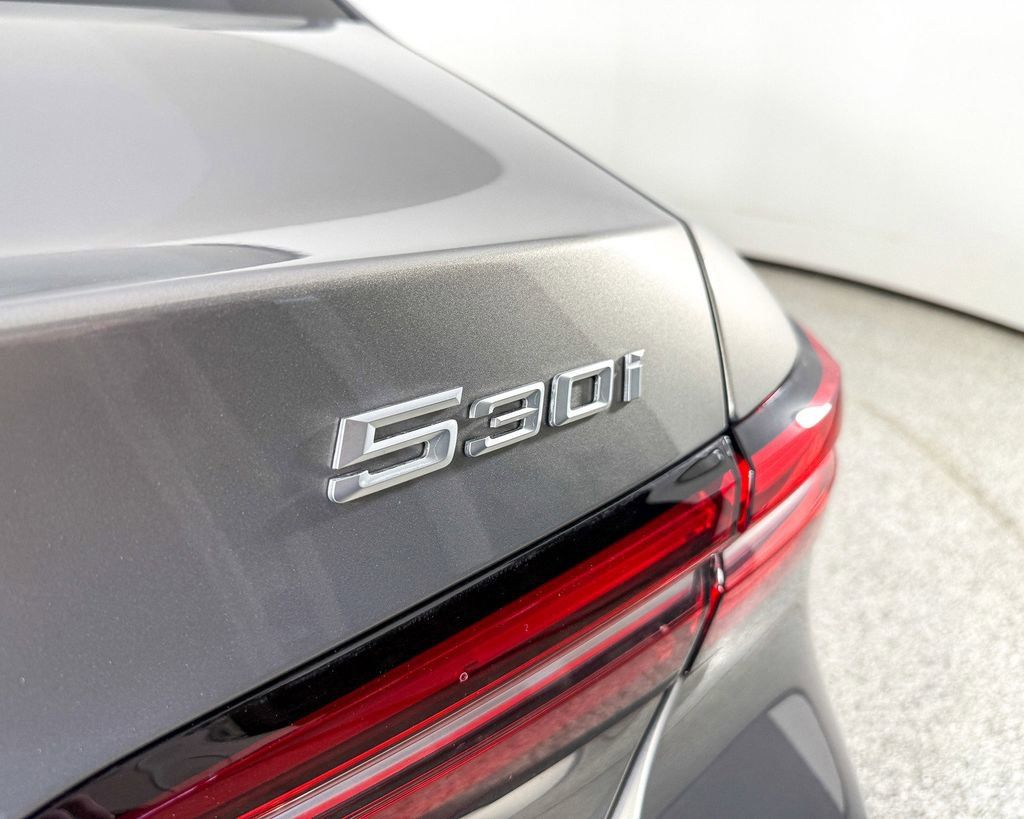 Thumbnail: 2025 BMW 5 Series - 25