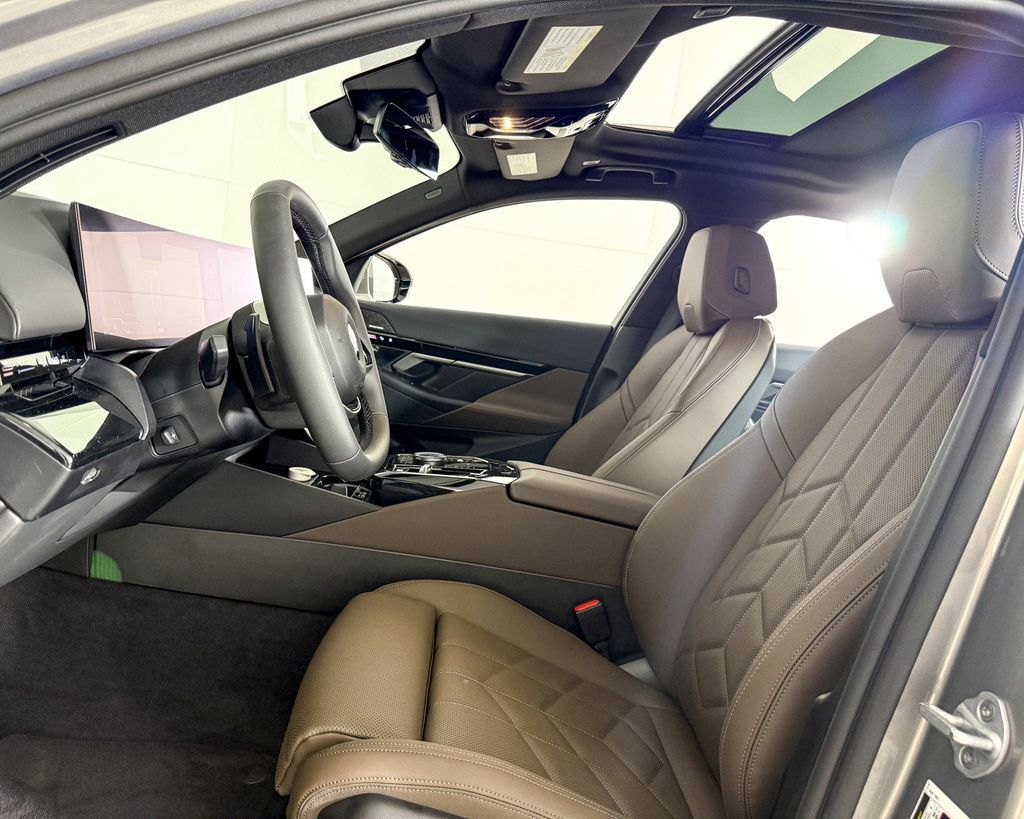 Thumbnail: 2025 BMW 5 Series - 37