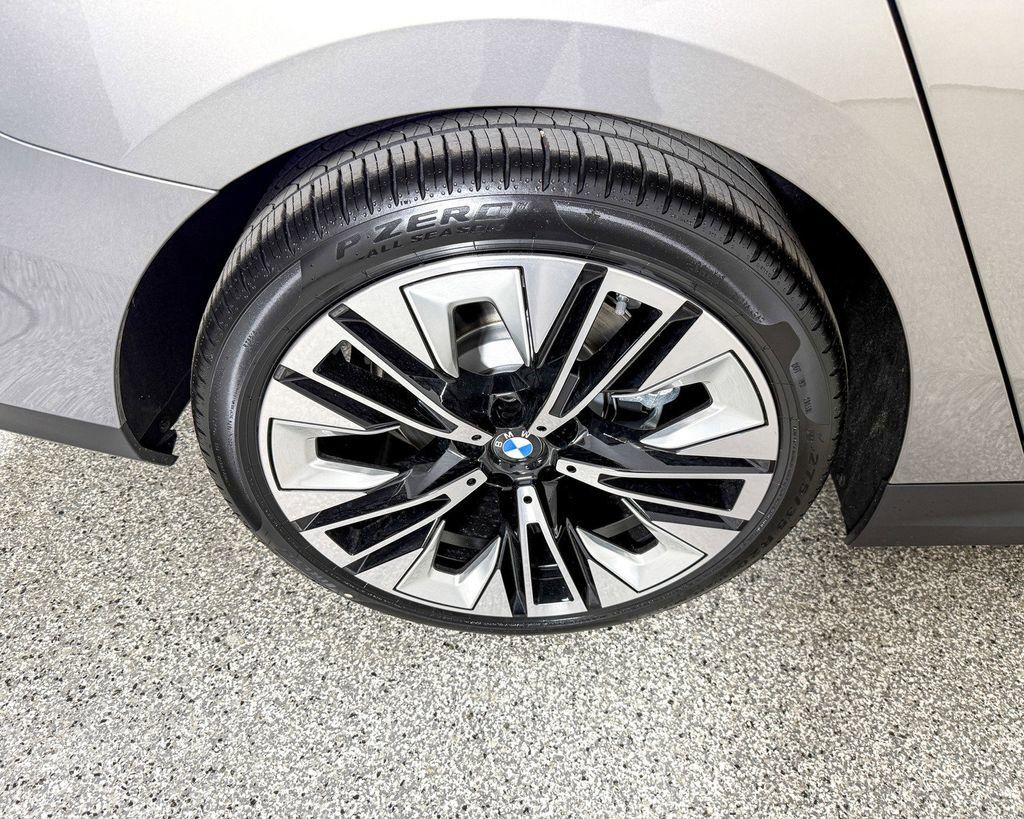 Thumbnail: 2025 BMW 5 Series - 27