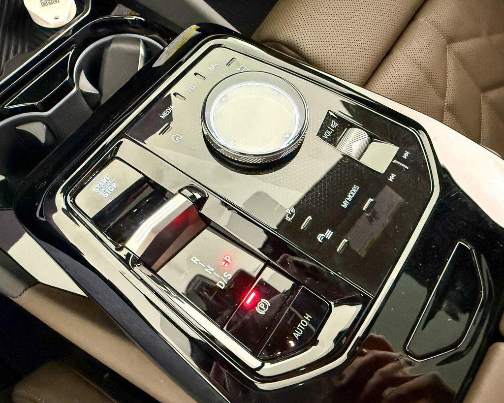 Thumbnail: 2025 BMW 5 Series - 9