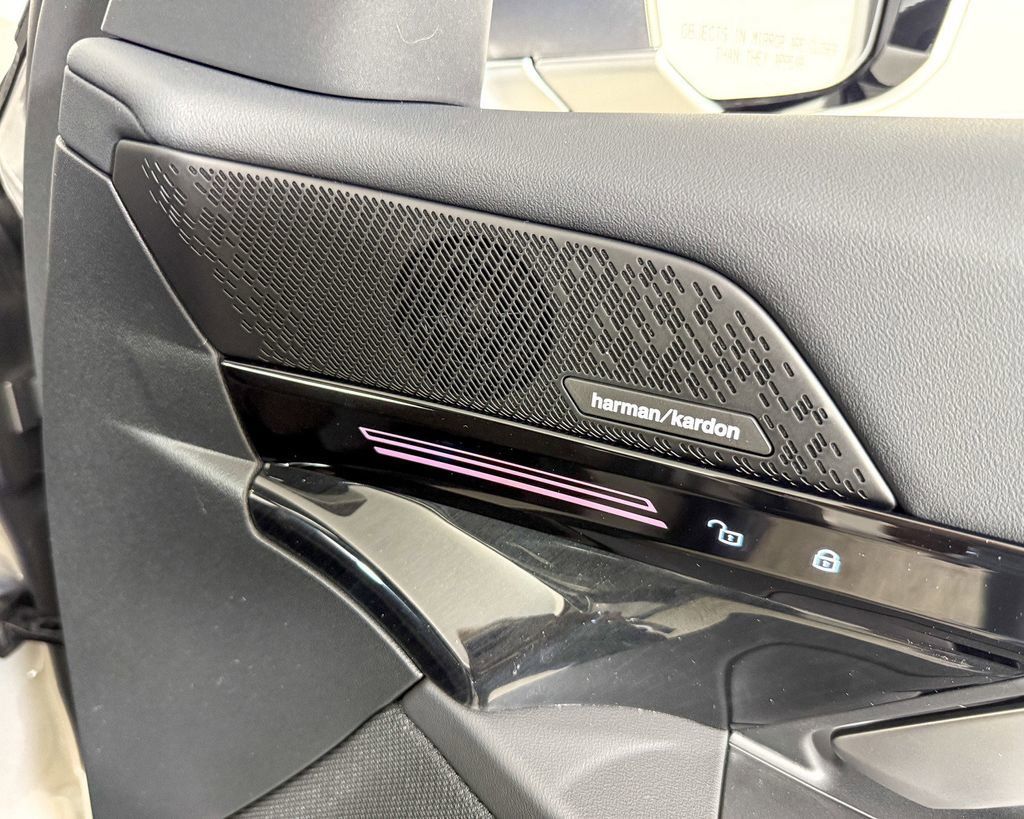 Thumbnail: 2025 BMW 5 Series - 30