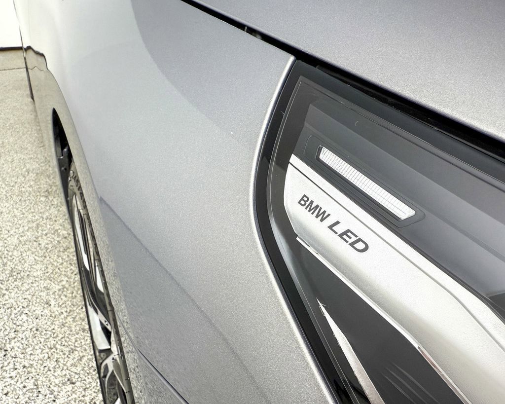 Thumbnail: 2025 BMW 5 Series - 21