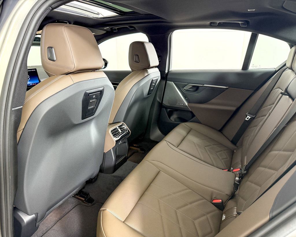 Thumbnail: 2025 BMW 5 Series - 34