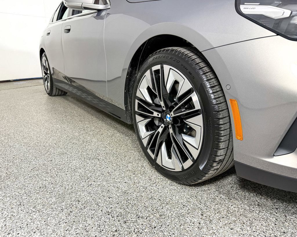 Thumbnail: 2025 BMW 5 Series - 8