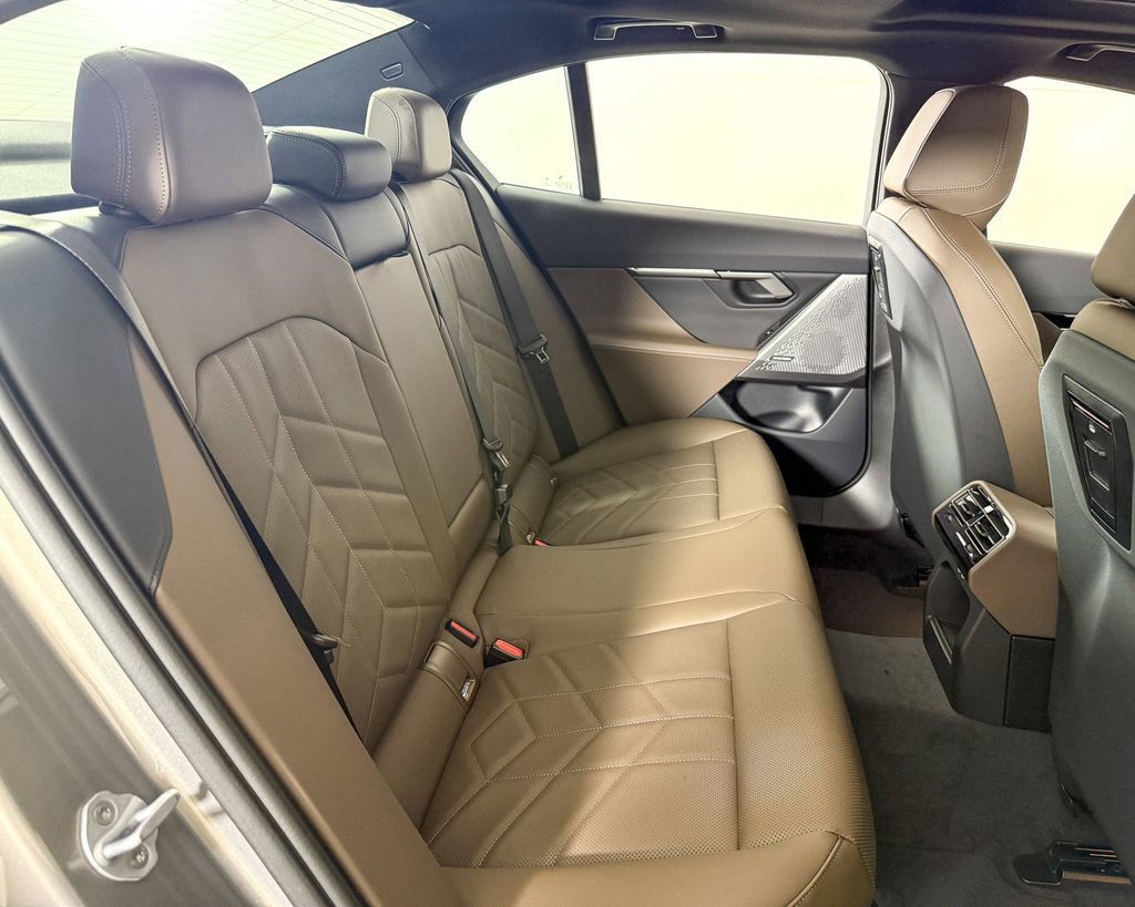 Thumbnail: 2025 BMW 5 Series - 31