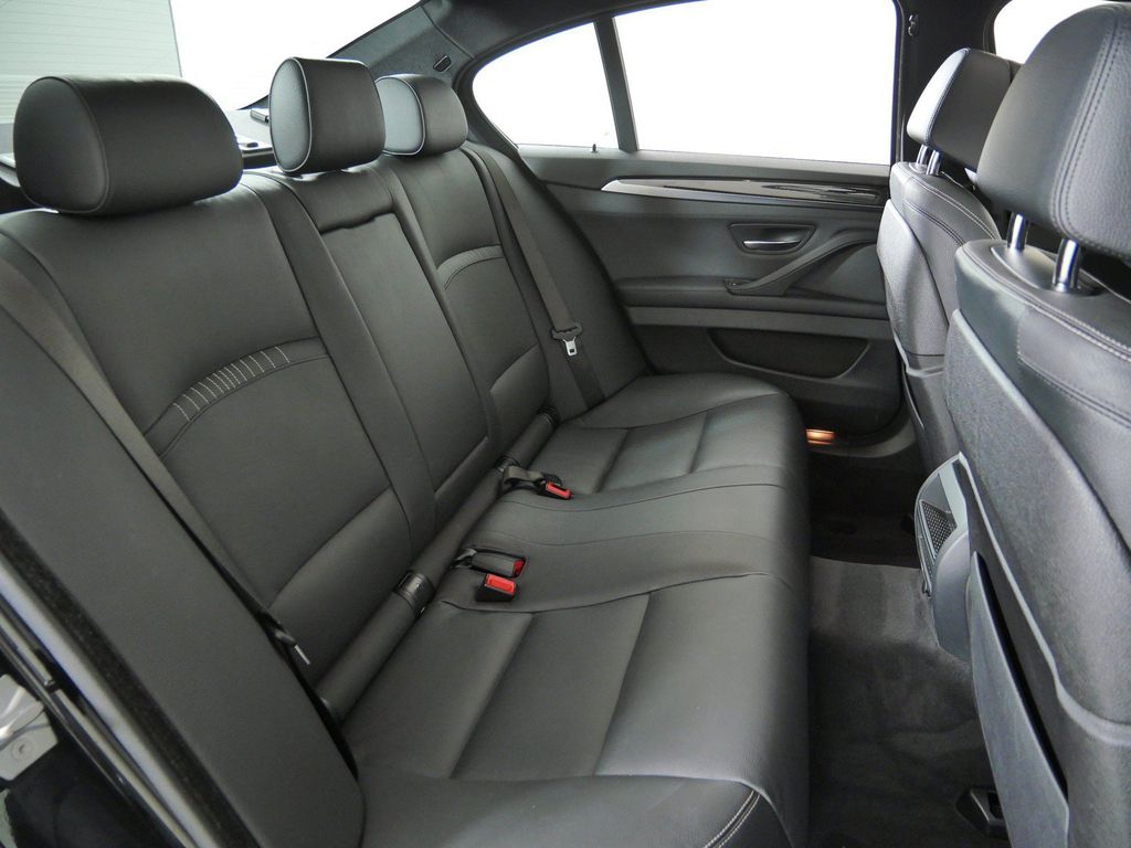 Thumbnail: 2014 BMW 5 Series - 30