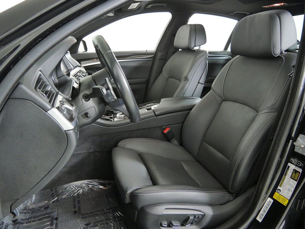 Thumbnail: 2014 BMW 5 Series - 37