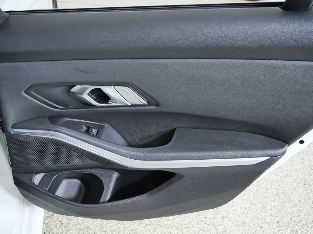Thumbnail: 2020 BMW 3 Series - 31