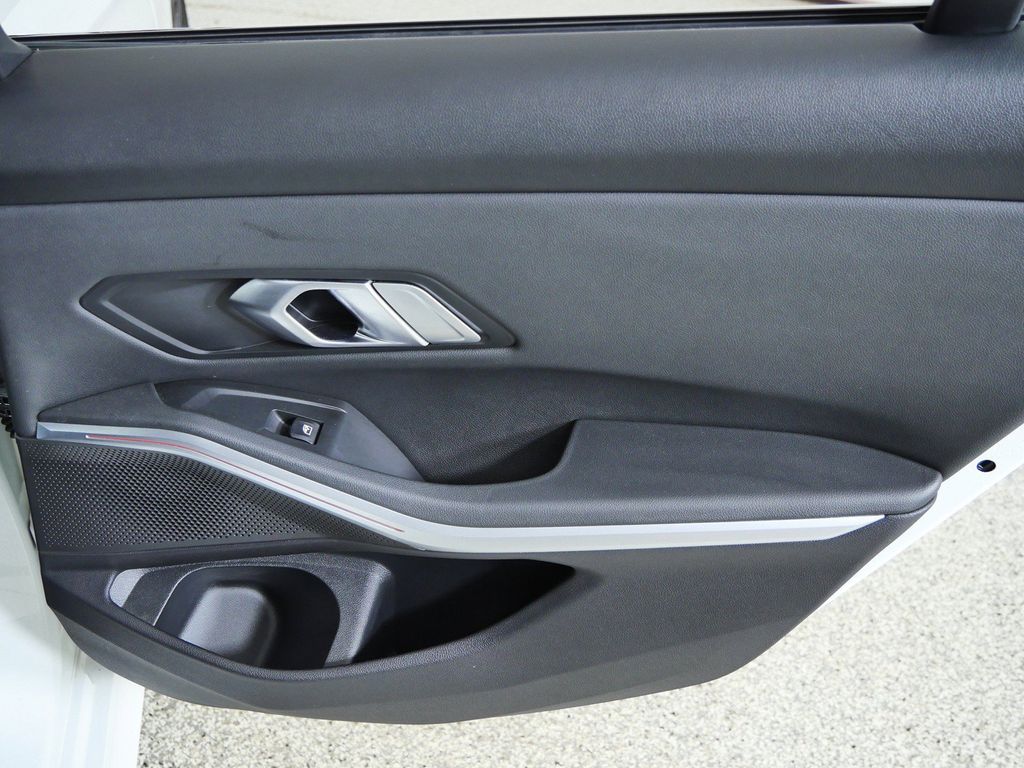 Thumbnail: 2020 BMW 3 Series - 31