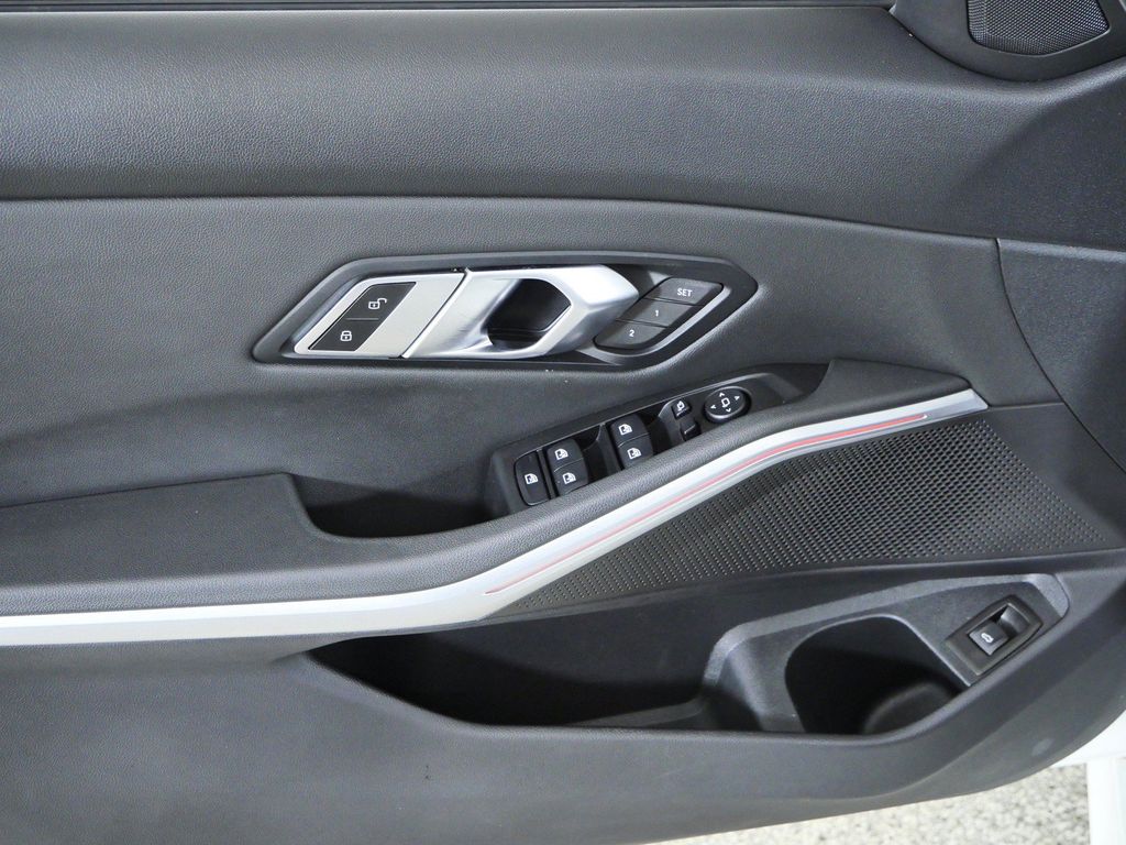 Thumbnail: 2020 BMW 3 Series - 36