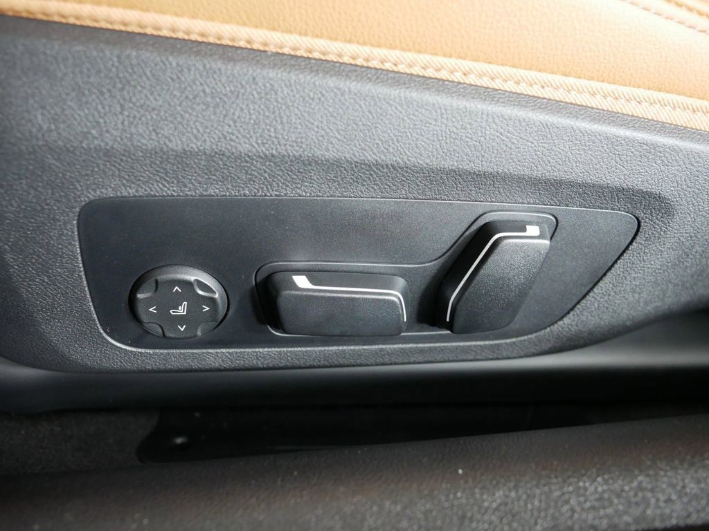 Thumbnail: 2025 BMW 4 Series - 36