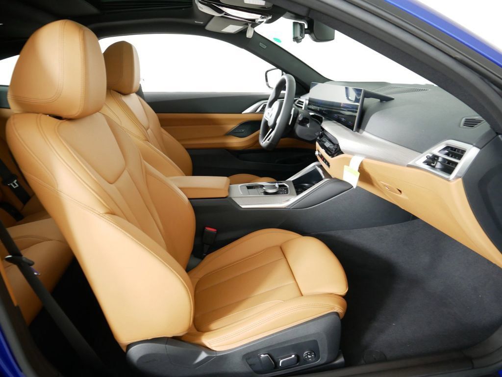 Thumbnail: 2025 BMW 4 Series - 10