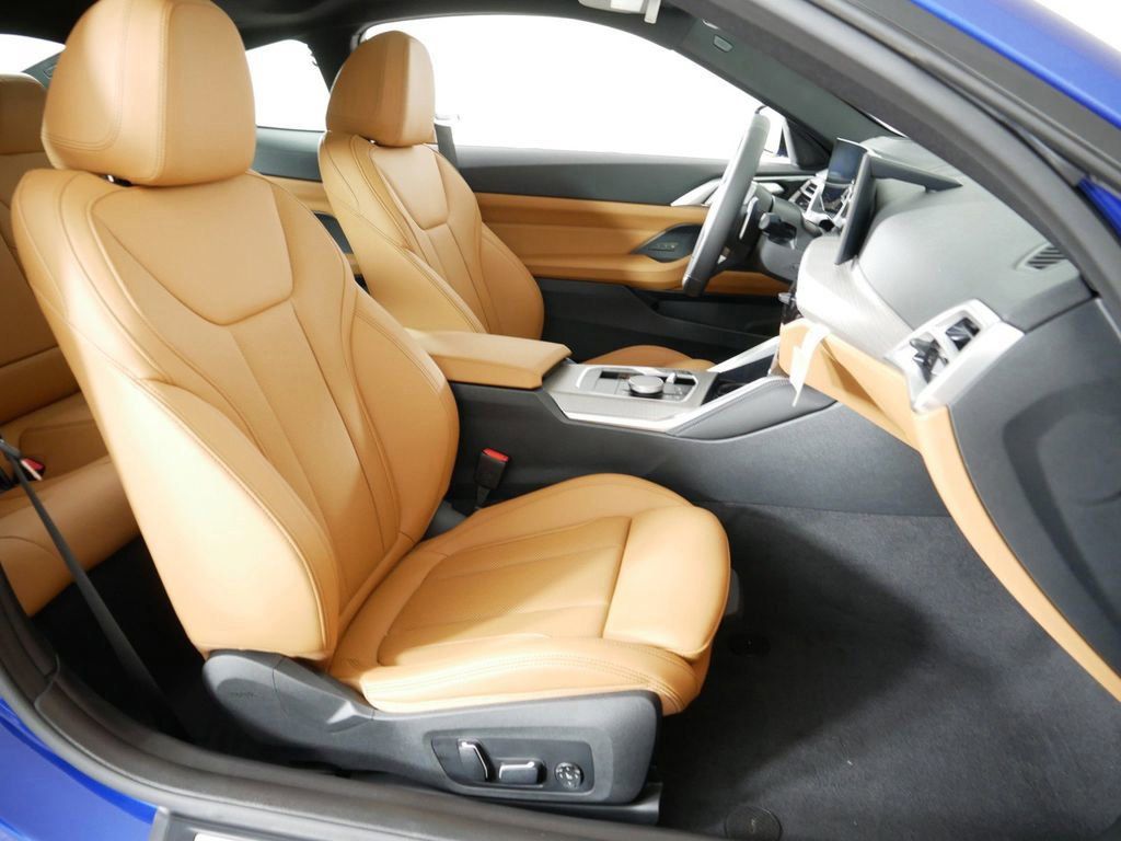 Thumbnail: 2025 BMW 4 Series - 10
