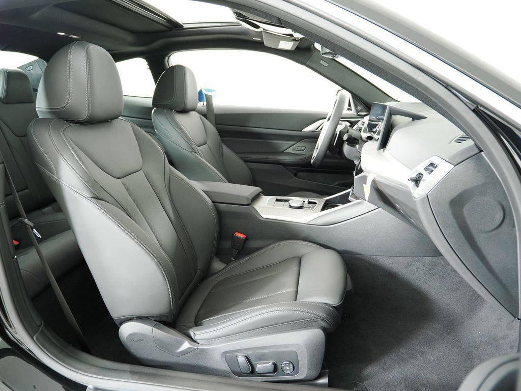 Thumbnail: 2026 BMW 4 Series - 9