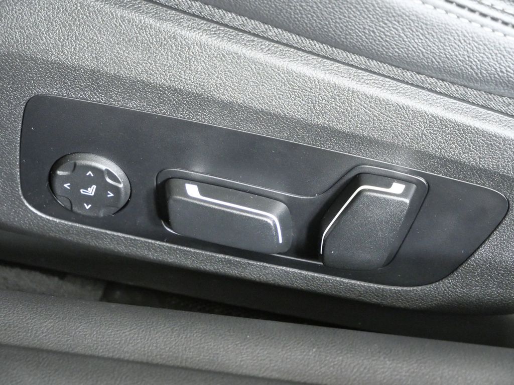 Thumbnail: 2025 BMW 4 Series - 39