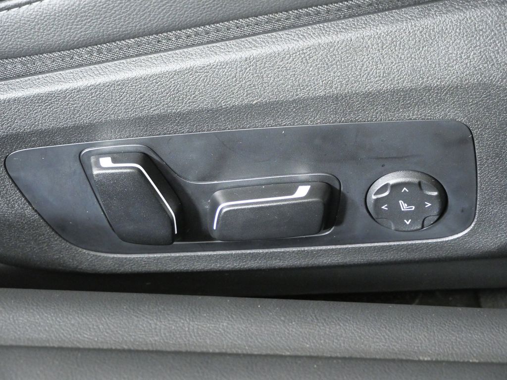 Thumbnail: 2025 BMW 4 Series - 30