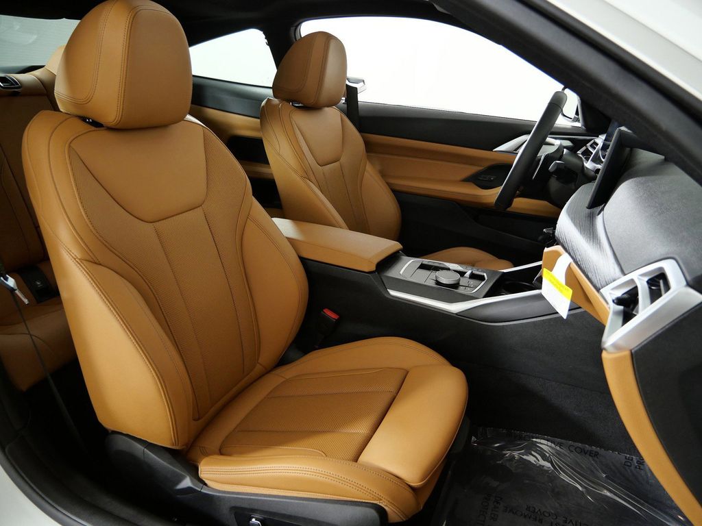 Thumbnail: 2025 BMW 4 Series - 10