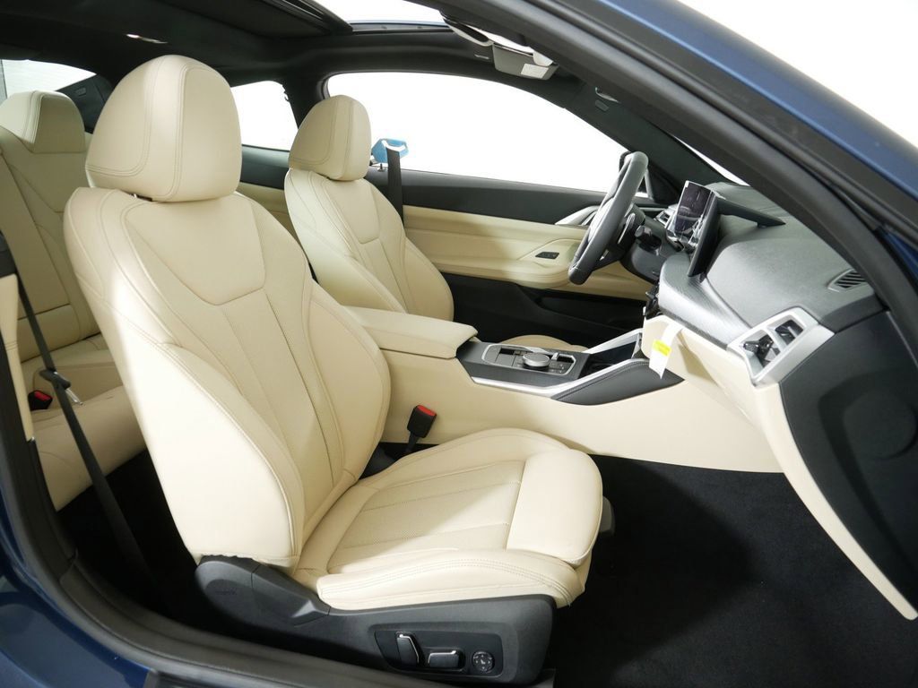 Thumbnail: 2025 BMW 4 Series - 11