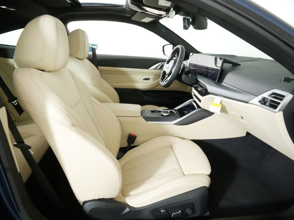 Thumbnail: 2025 BMW 4 Series - 10