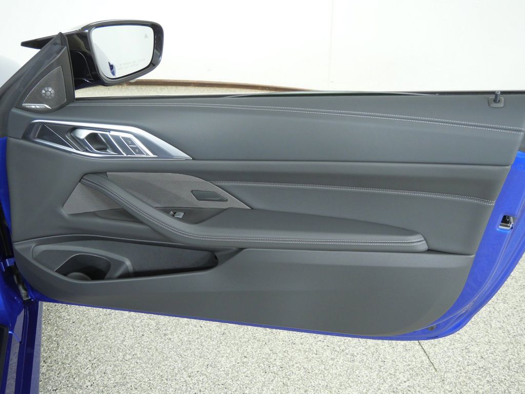 Thumbnail: 2025 BMW 4 Series - 26