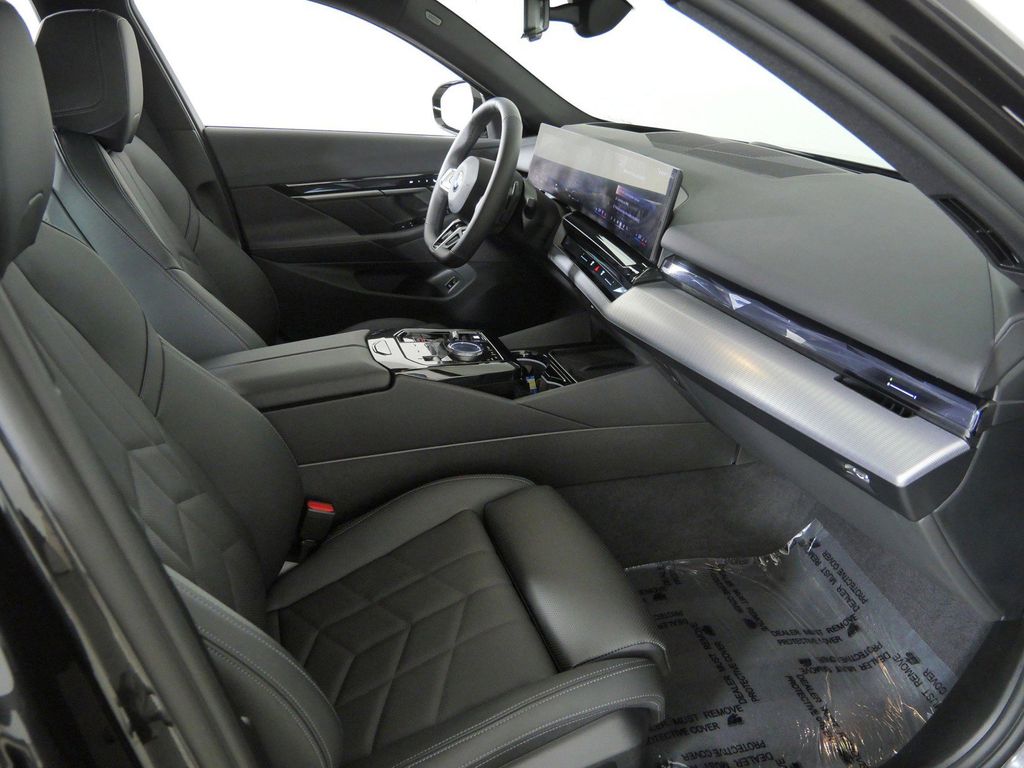 Thumbnail: 2026 BMW 5 Series - 9
