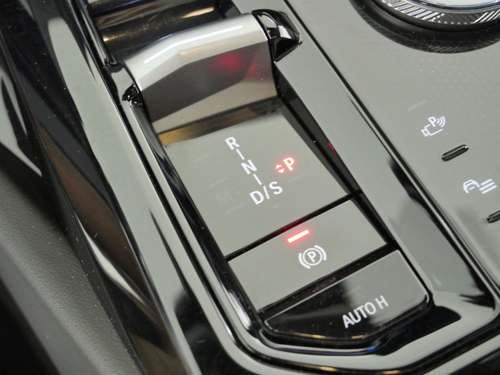 Thumbnail: 2026 BMW 5 Series - 13
