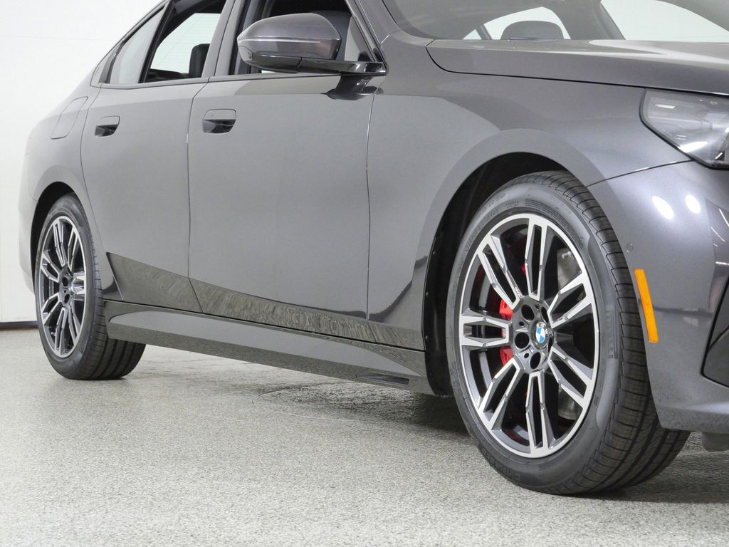 Thumbnail: 2026 BMW 5 Series - 8