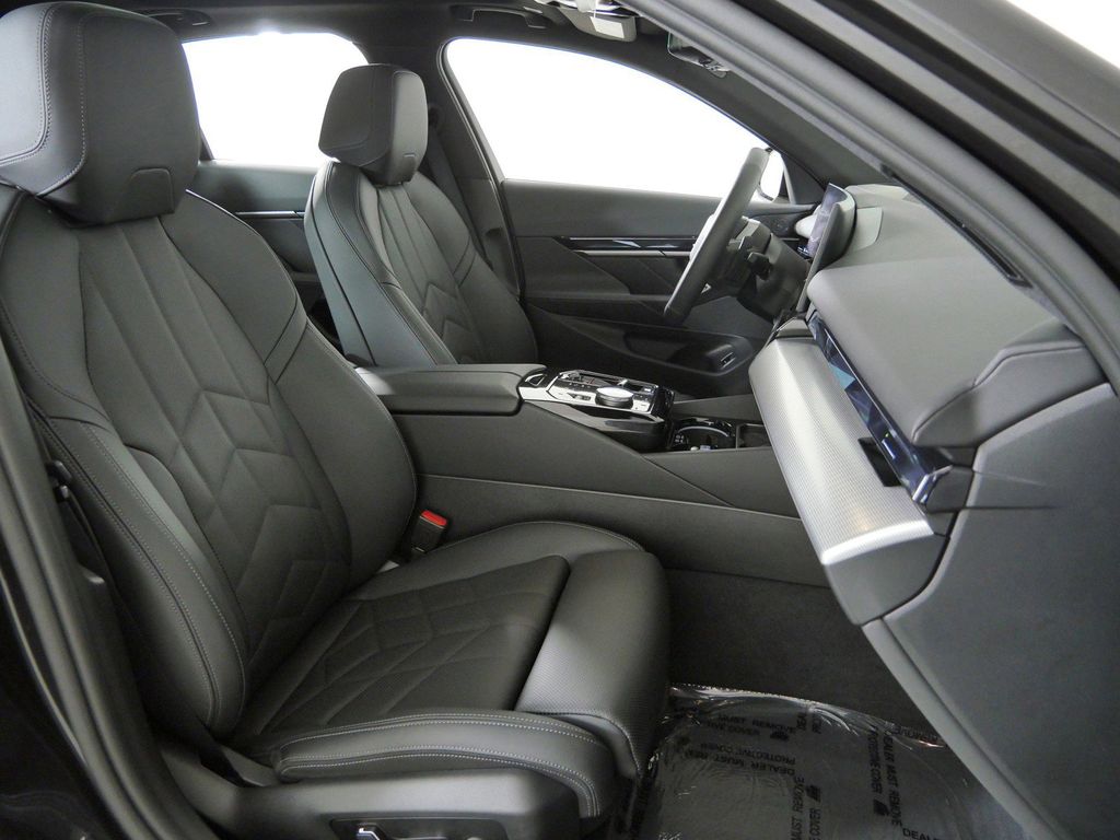 Thumbnail: 2026 BMW 5 Series - 10