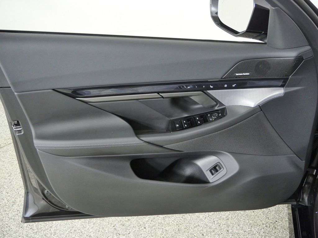 Thumbnail: 2026 BMW 5 Series - 38