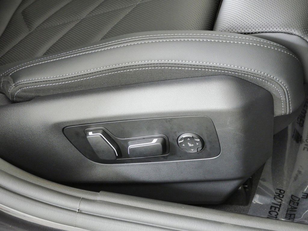 Thumbnail: 2026 BMW 5 Series - 31