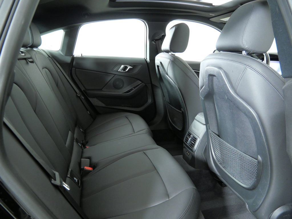 Thumbnail: 2024 BMW 2 Series - 10