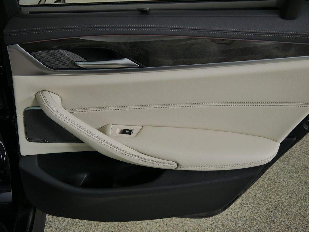 Thumbnail: 2023 BMW 5 Series - 30