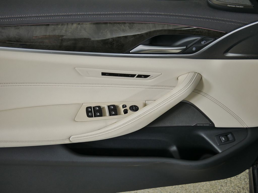 Thumbnail: 2023 BMW 5 Series - 37