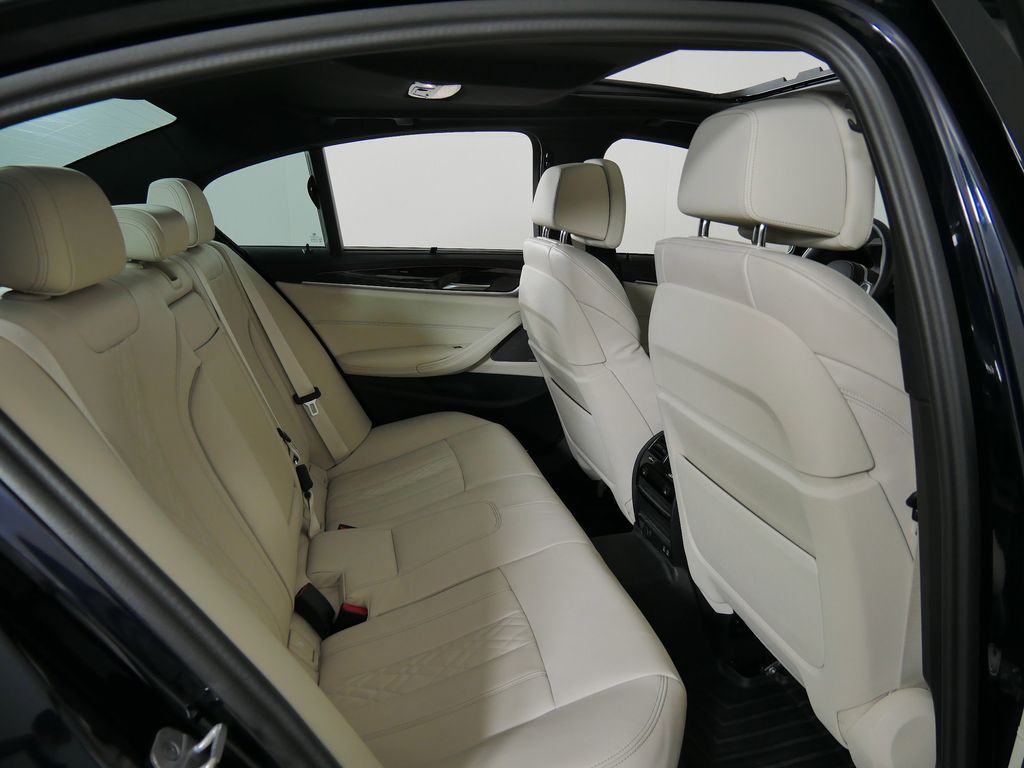 Thumbnail: 2023 BMW 5 Series - 11