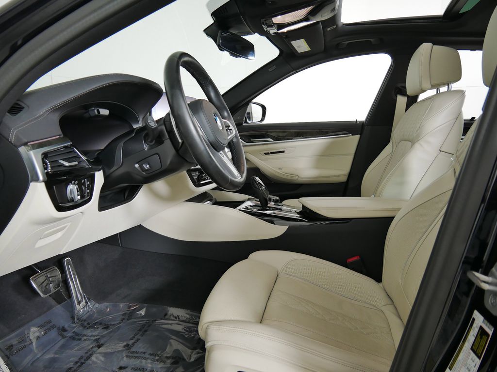 Thumbnail: 2023 BMW 5 Series - 38