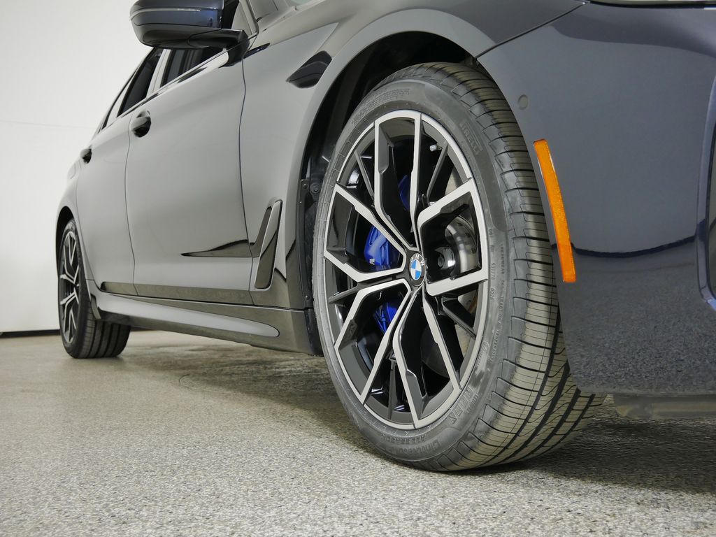 Thumbnail: 2023 BMW 5 Series - 8