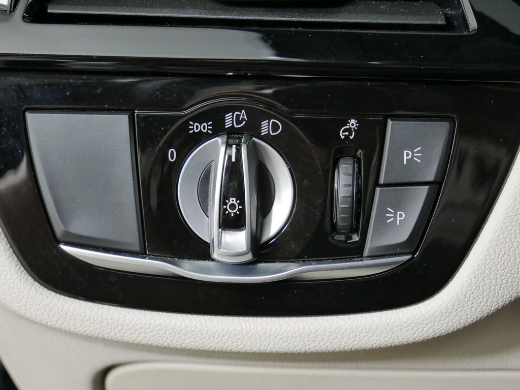 Thumbnail: 2023 BMW 5 Series - 45