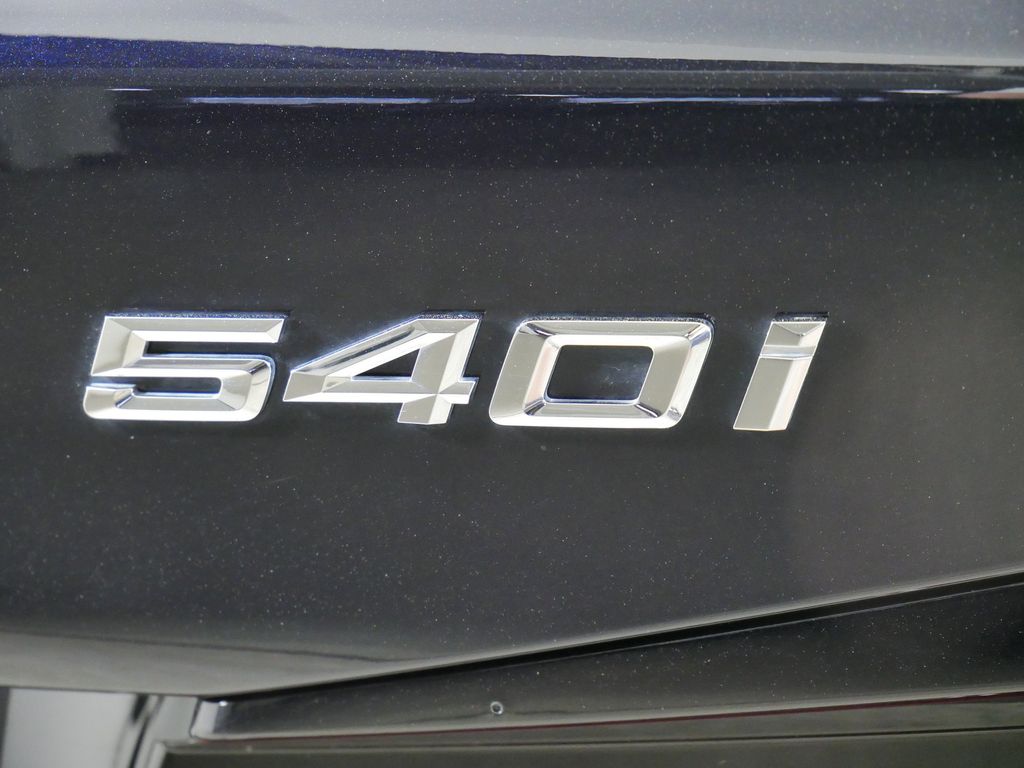 Thumbnail: 2023 BMW 5 Series - 22