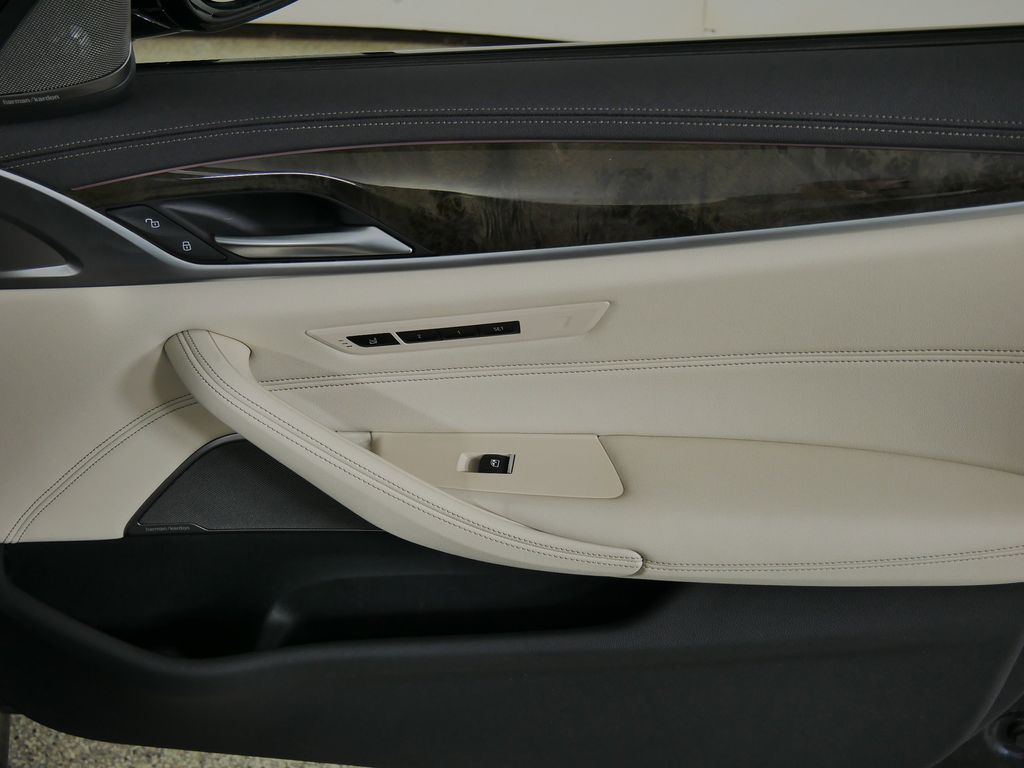 Thumbnail: 2023 BMW 5 Series - 29