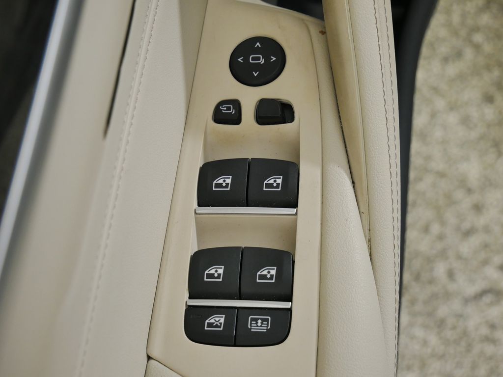 Thumbnail: 2023 BMW 5 Series - 41