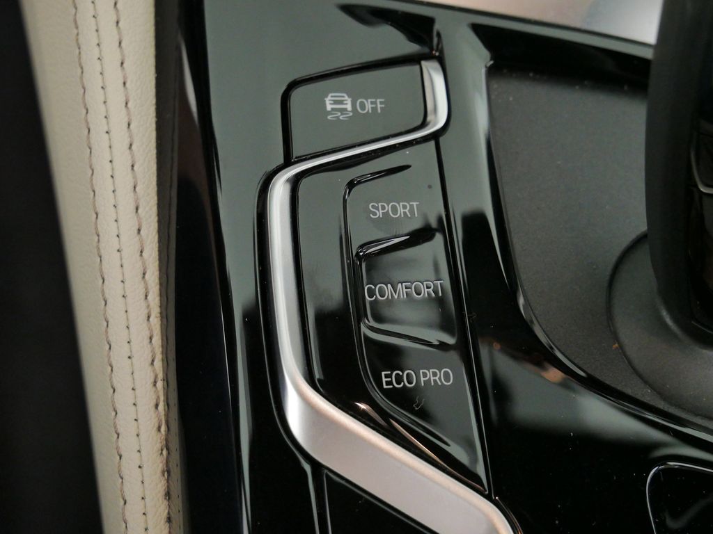 Thumbnail: 2023 BMW 5 Series - 13