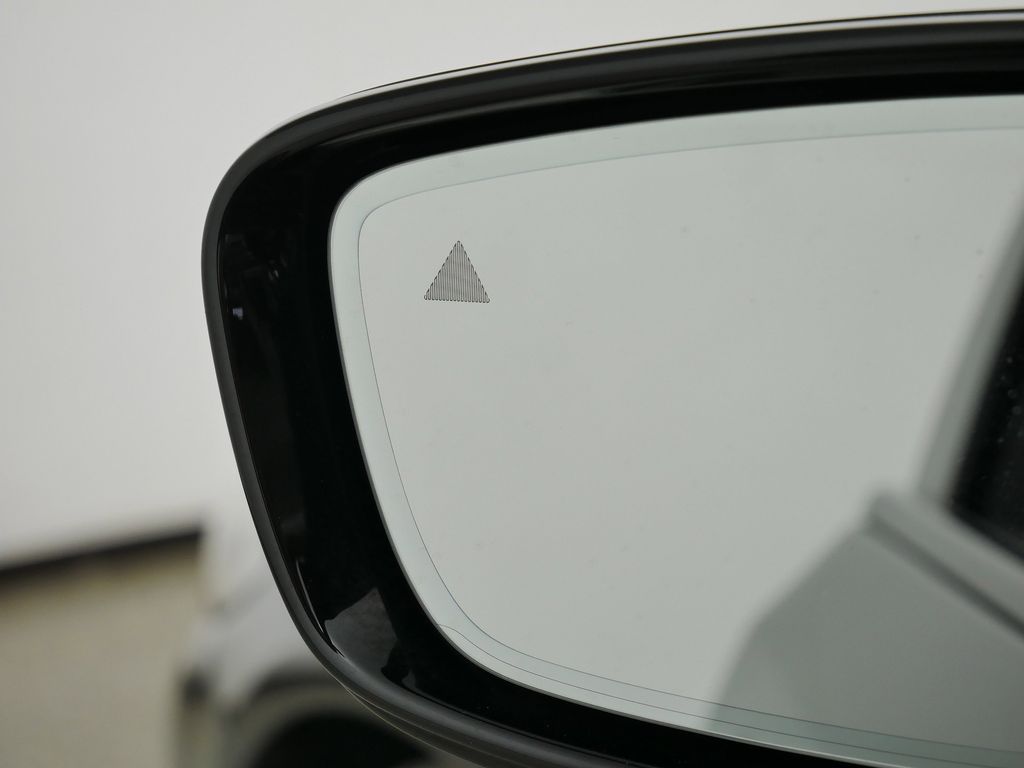 Thumbnail: 2023 BMW 5 Series - 40