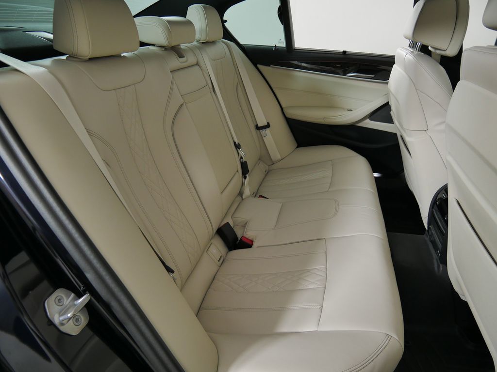 Thumbnail: 2023 BMW 5 Series - 31