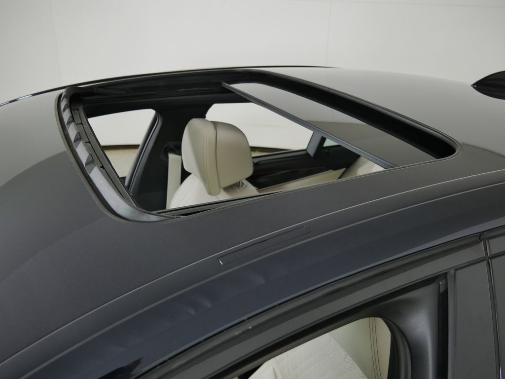 Thumbnail: 2023 BMW 5 Series - 28