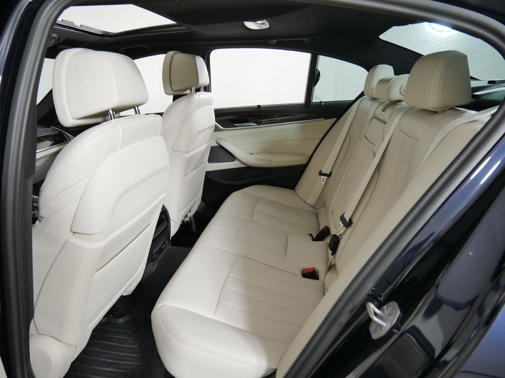 Thumbnail: 2023 BMW 5 Series - 35