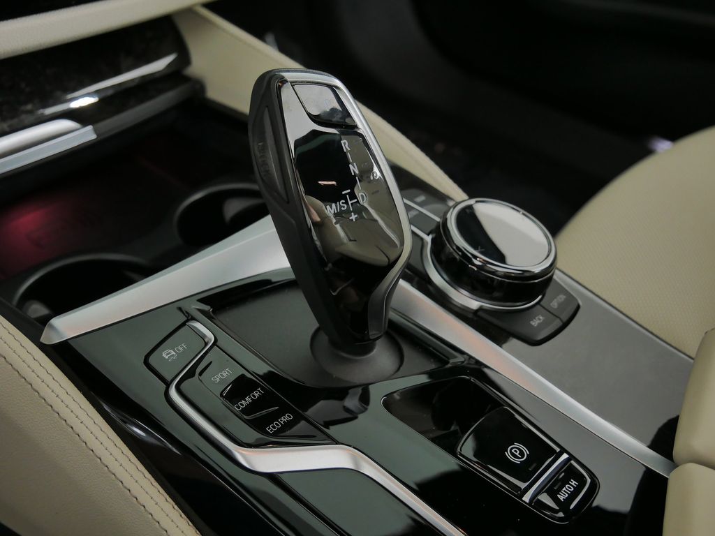 Thumbnail: 2023 BMW 5 Series - 49