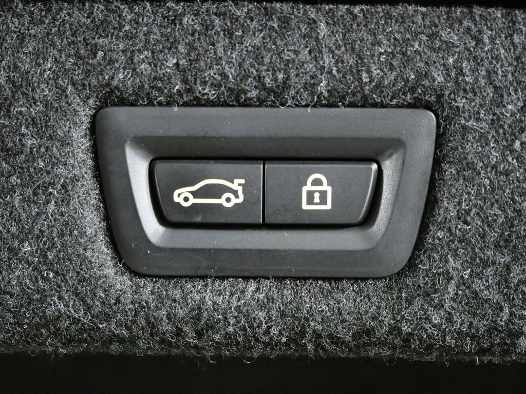 Thumbnail: 2023 BMW 5 Series - 31